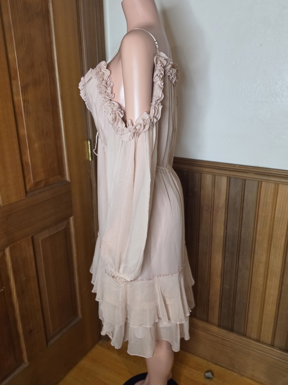 NWT BCBGMaxAzria Caden Tearose Ruffle-Trim Cold Shoulder Silk Dress Large - Picture 3 of 8